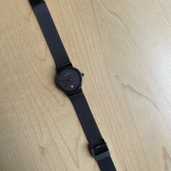 Brown Skagen watch - Picture 1 of 2